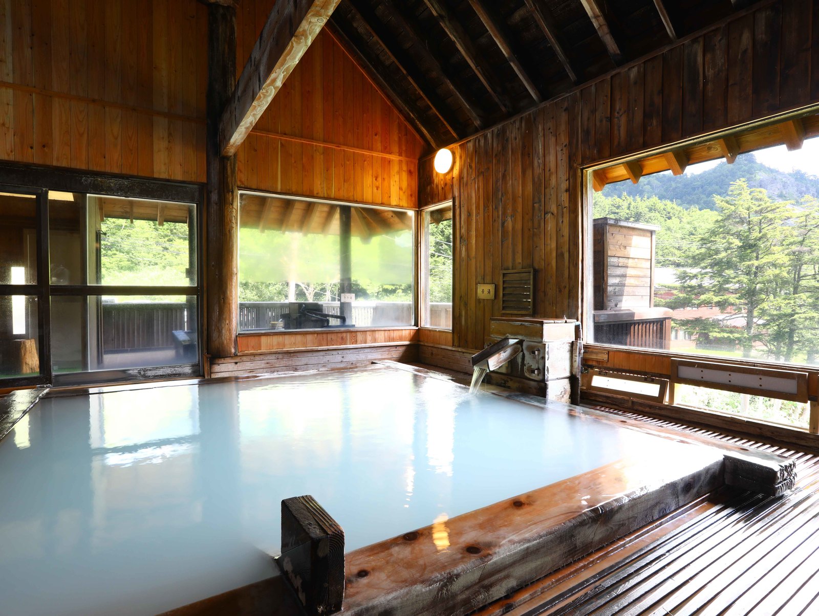 ゆい様専用】万座温泉 日進舘(日進館) 無料宿泊券 ゆい様専用】万座温泉 日進舘(日進館) 無料宿泊券